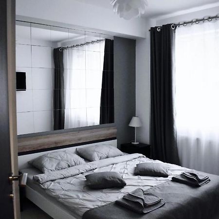 Etalon Airport Apartments โอโตเปนี ภายนอก รูปภาพ