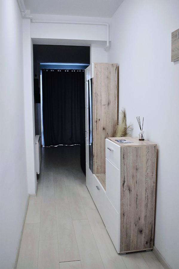 Etalon Airport Apartments โอโตเปนี ภายนอก รูปภาพ